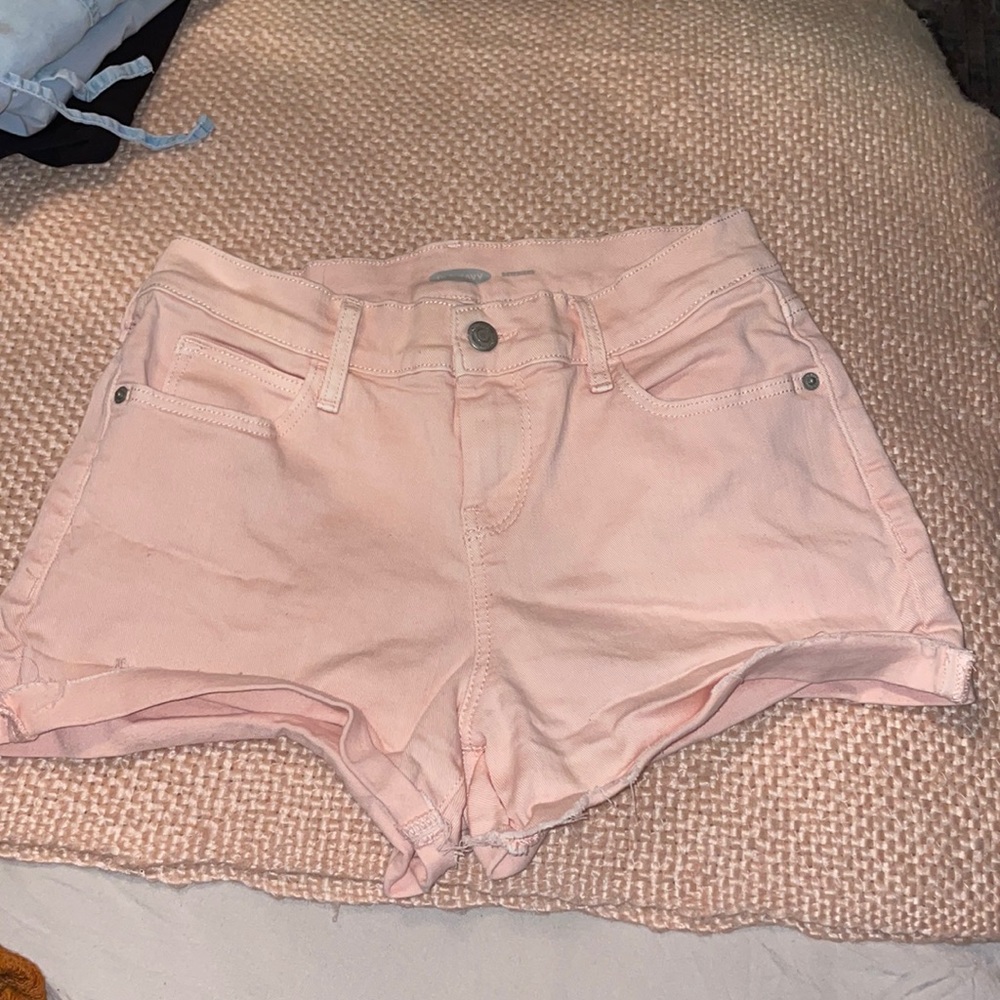 Old navy boyfriend cut shorts, size 0, very cute baby pink color